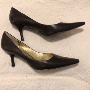 Nine West size 8.5 M brown heels.